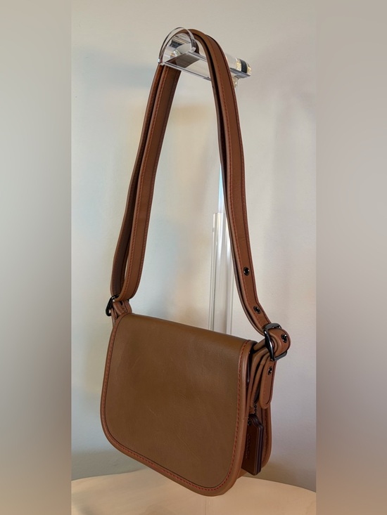 Coach Saddle Bag 18 Leather Crossbody 57731 EUC - Picture 4 of 16